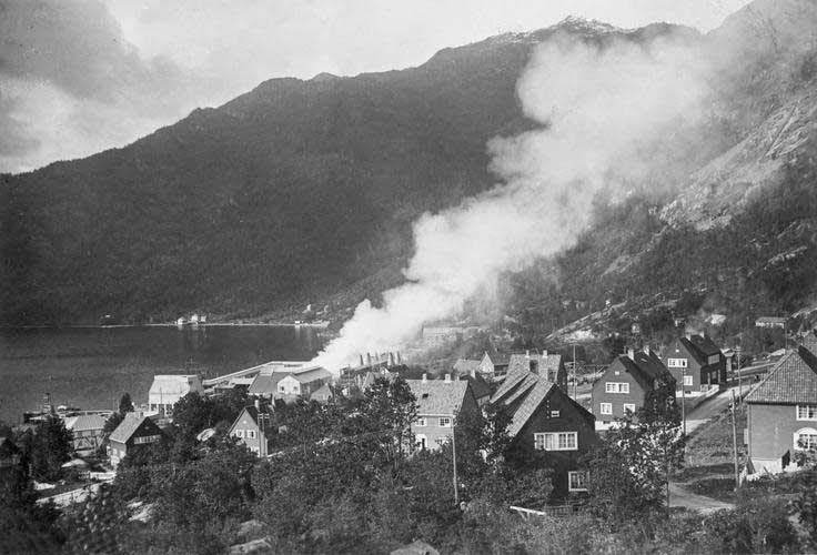 Bjølvefossen i Ålvik Røyken fra Bjølvefossen i Ålvik Kilde: Hardanger Folkemuseum